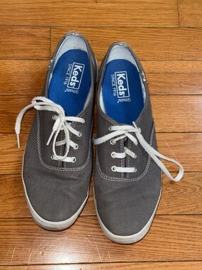 Keds Men's Gray Canvas Lace-Up Sneakers with White Laces canvas 8.5